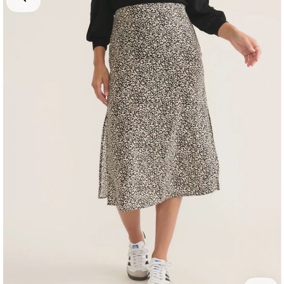 M Animal Print lined  Midi Skirt silk like Halloween  small - Picture 1 of 6